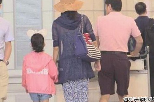 探秘小🐔🐔伸进🈲🔞🔞官方版：网络热议背后的隐秘动态