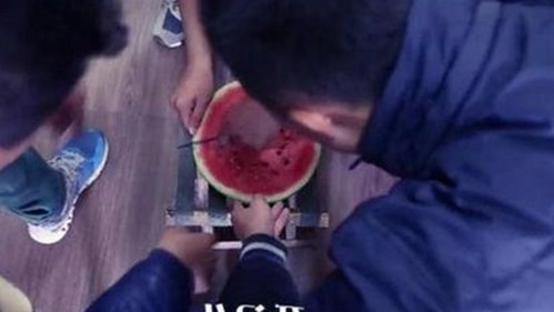探索小巧🐥伸女生🍑🍑里姿势：北京的年轻情侣新体验